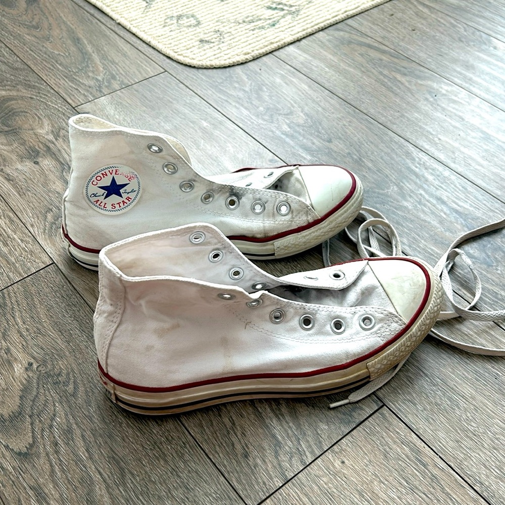 Converse white shoe